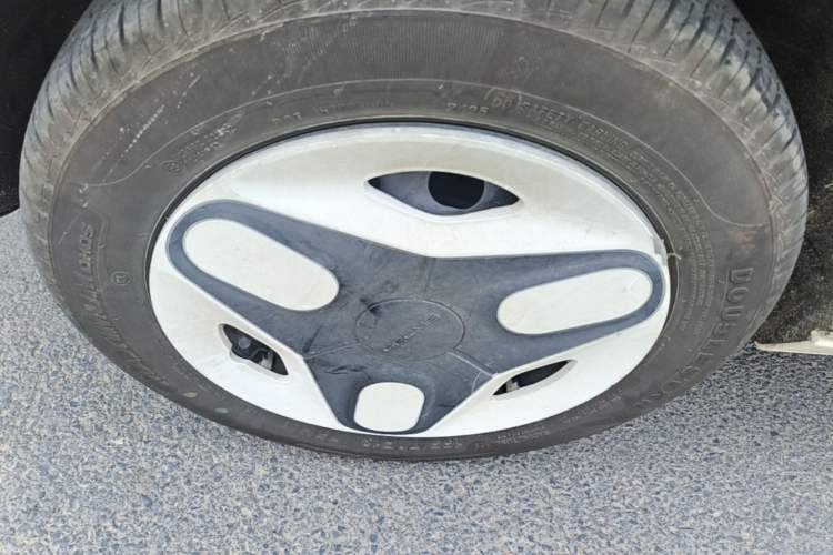Used Geely Galaxy Panda 2025 210 km – Yuanqi Bear Left Front Wheel Hub