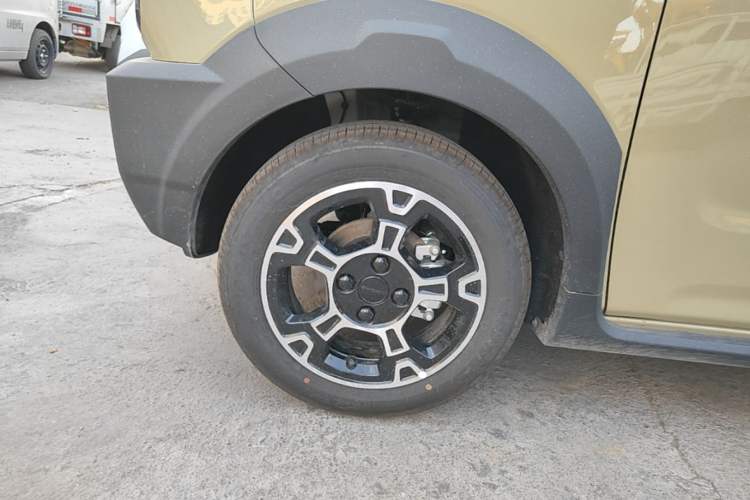 Used Geely Galaxy Panda 2025 210km Panda Rider Left Front Wheel Hub