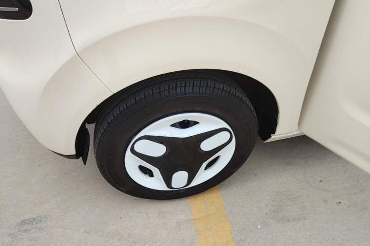 Used Geely Galaxy Panda 2025 210 km – Yuanqi Bear Left Front Wheel Hub