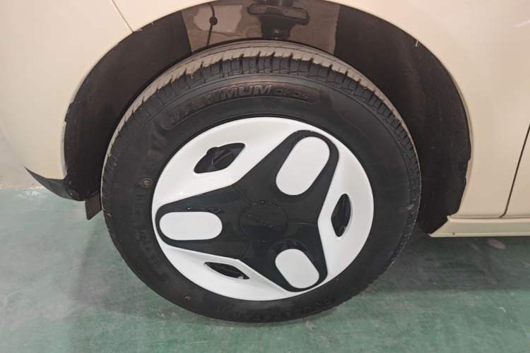 Used Geely Galaxy Panda 2025 210 km – Yuanqi Bear Left Front Wheel Hub