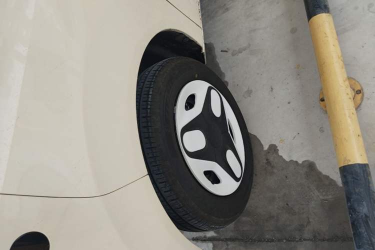 Used Geely Galaxy Panda 2025 210 km – Yuanqi Bear Left Front Wheel Hub