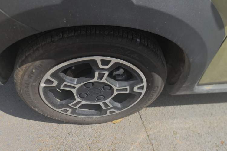 Used Geely Galaxy Panda 2025 210km Panda Rider Left Front Wheel Hub