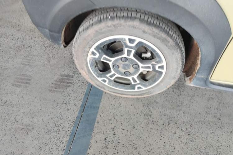 Used Geely Galaxy Panda 2025 210km Panda Rider Left Front Wheel Hub
