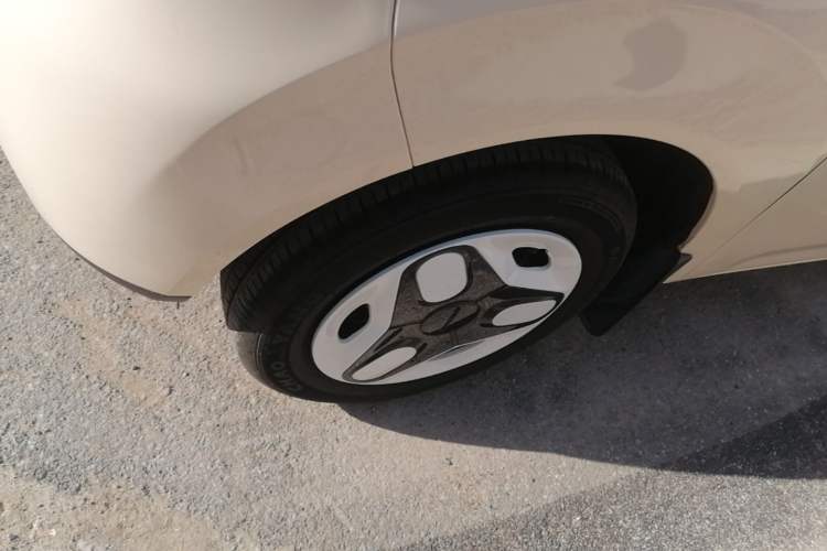 Used Geely Galaxy Panda 2025 210 km – Yuanqi Bear Left Front Wheel Hub