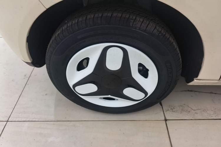 Used Geely Galaxy Panda 2025 210 km – Yuanqi Bear Left Front Wheel Hub