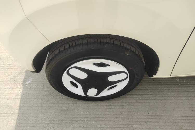 Used Geely Galaxy Panda 2025 210 km – Yuanqi Bear Left Front Wheel Hub