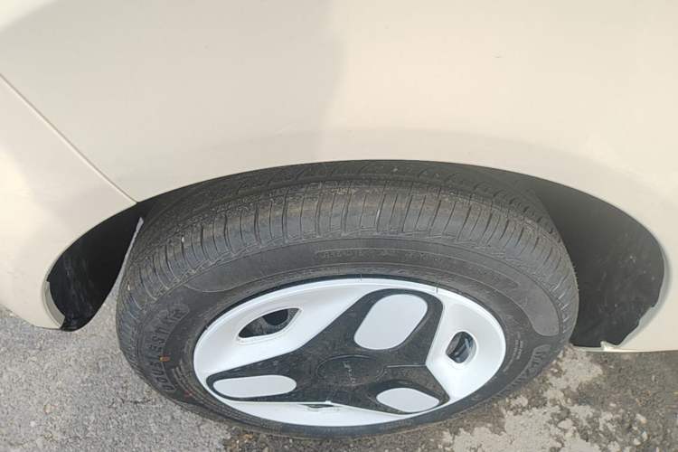 Used Geely Galaxy Panda 2025 210 km – Yuanqi Bear Left Front Wheel Hub