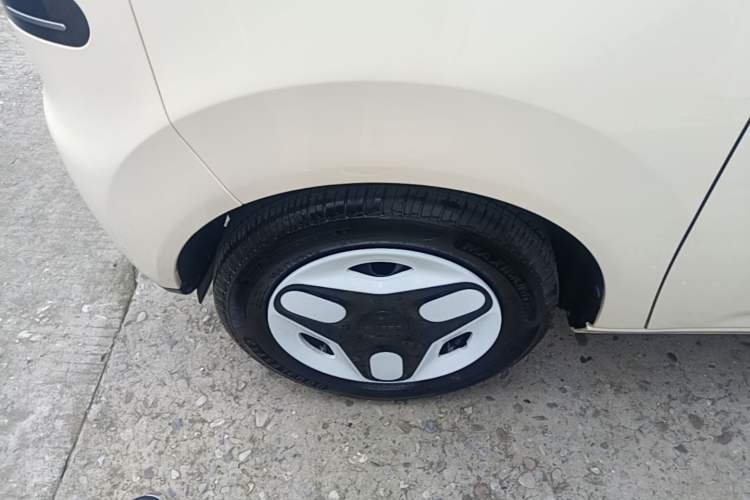 Used Geely Galaxy Panda 2025 210 km – Yuanqi Bear Left Front Wheel Hub