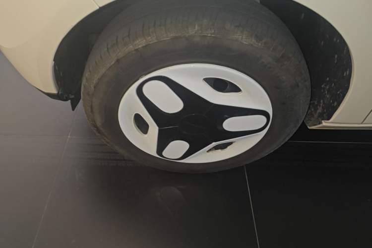 Used Geely Galaxy Panda 2025 210 km – Yuanqi Bear Left Front Wheel Hub
