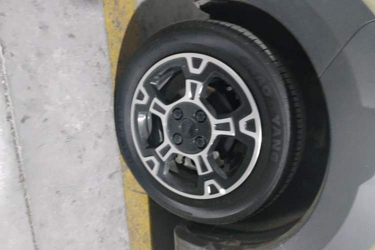 Used Geely Galaxy Panda 2025 210km Panda Rider Left Front Wheel Hub