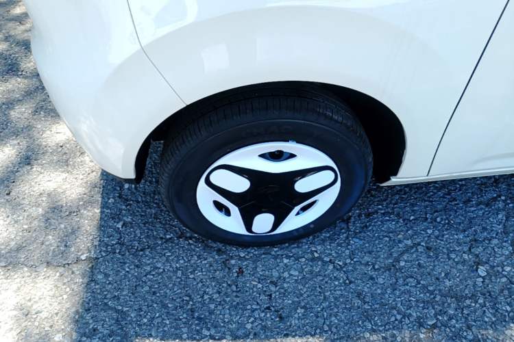 Used Geely Galaxy Panda 2025 210 km – Yuanqi Bear Left Front Wheel Hub
