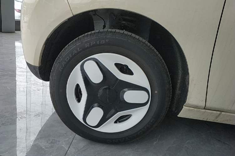 Used Geely Galaxy Panda 2025 210 km – Yuanqi Bear Left Front Wheel Hub