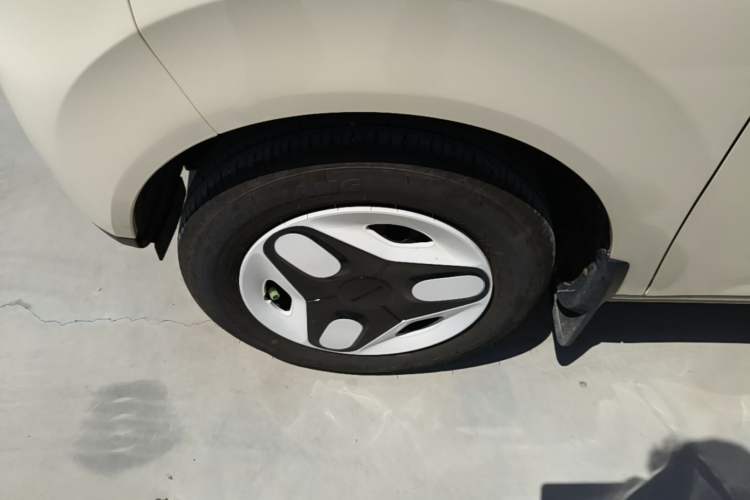 Used Geely Galaxy Panda 2025 210 km – Yuanqi Bear Left Front Wheel Hub