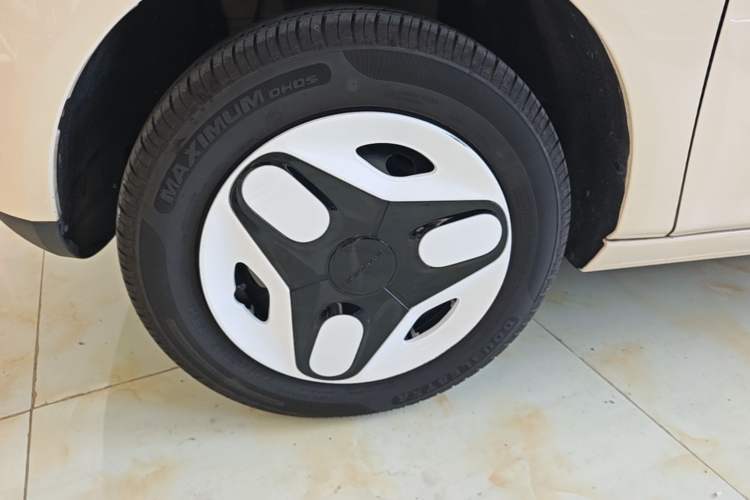Used Geely Galaxy Panda 2025 210 km – Yuanqi Bear Left Front Wheel Hub