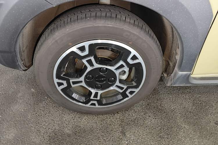 Used Geely Galaxy Panda 2025 210km Panda Rider Left Front Wheel Hub