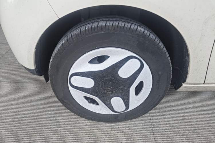 Used Geely Galaxy Panda 2025 210 km – Yuanqi Bear Left Front Wheel Hub