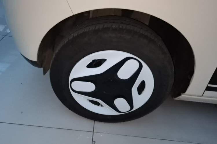 Used Geely Galaxy Panda 2025 210 km – Yuanqi Bear Left Front Wheel Hub