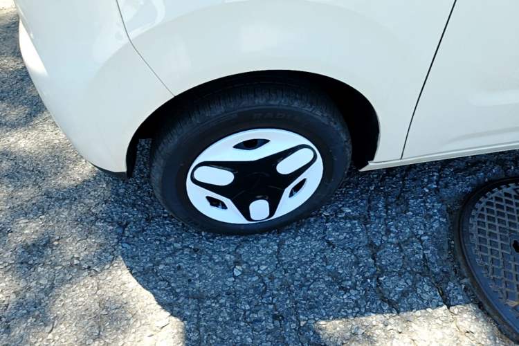Used Geely Galaxy Panda 2025 210 km – Yuanqi Bear Left Front Wheel Hub