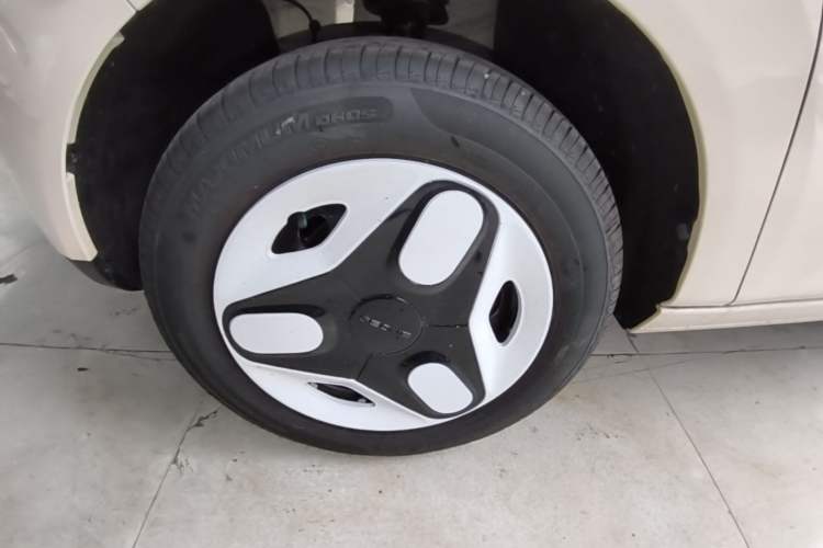 Used Geely Galaxy Panda 2025 210 km – Yuanqi Bear Left Front Wheel Hub