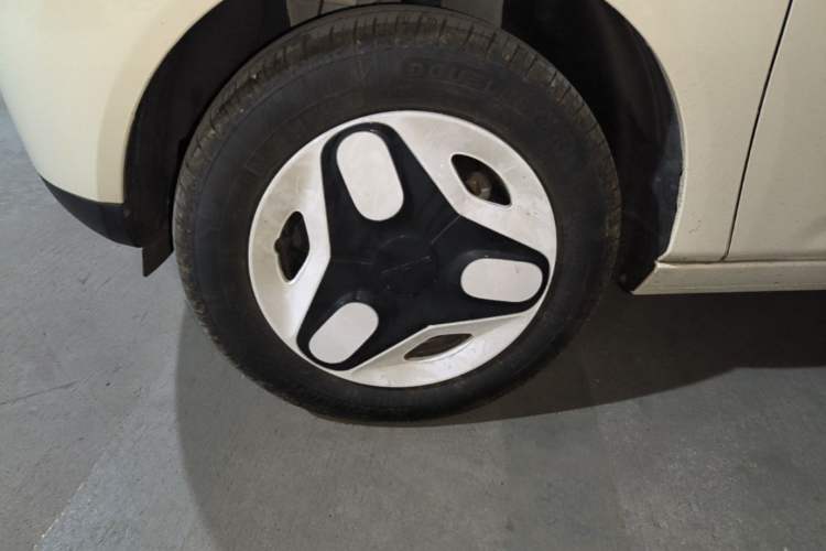 Used Geely Galaxy Panda 2025 210 km – Yuanqi Bear Left Front Wheel Hub