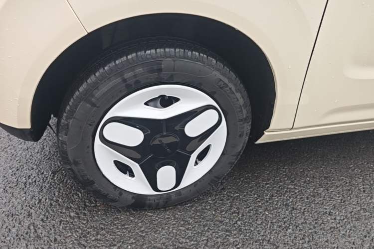 Used Geely Galaxy Panda 2025 210 km – Yuanqi Bear Left Front Wheel Hub