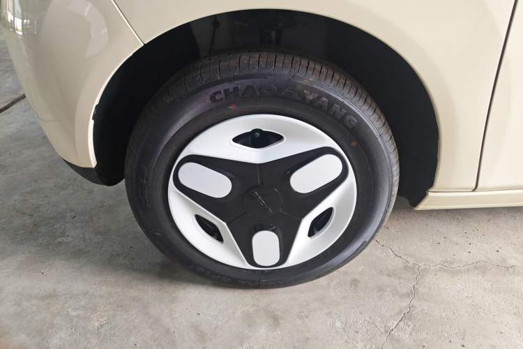Used Geely Galaxy Panda 2025 210 km – Yuanqi Bear Left Front Wheel Hub