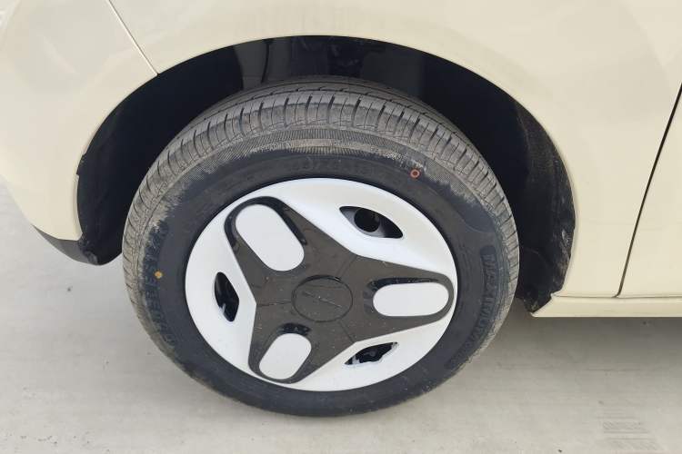 Used Geely Galaxy Panda 2025 210 km – Yuanqi Bear Left Front Wheel Hub