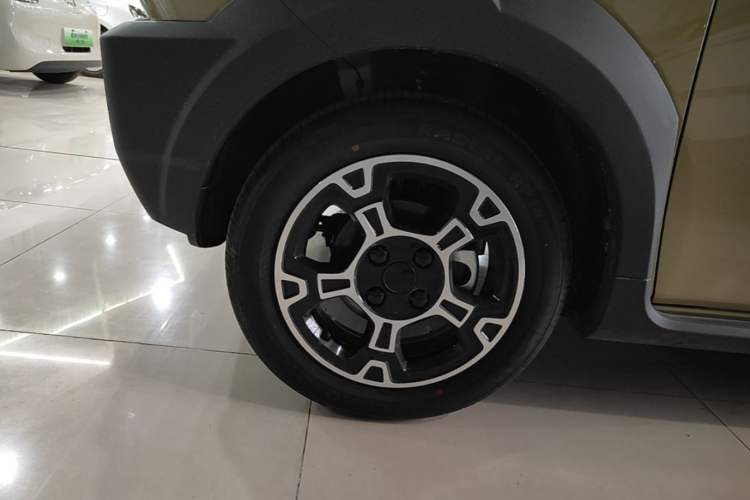 Used Geely Galaxy Panda 2025 210km Panda Rider Left Front Wheel Hub