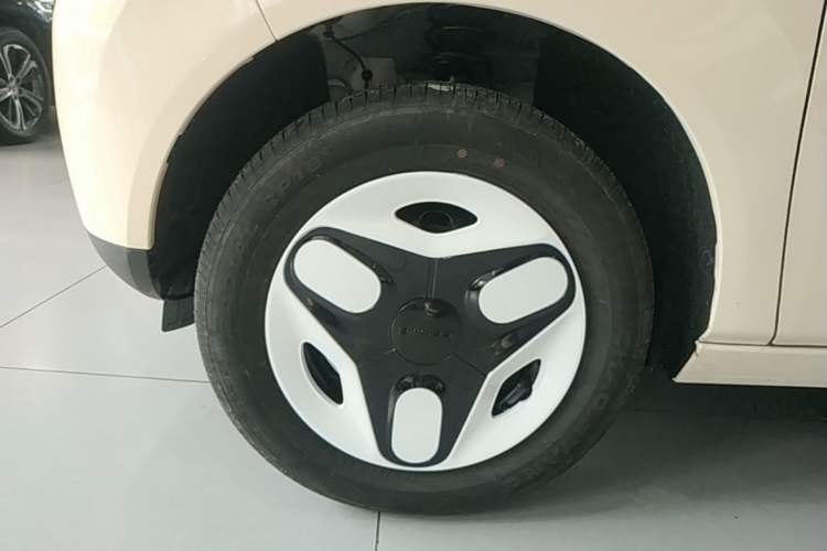 Used Geely Galaxy Panda 2025 210 km – Yuanqi Bear Left Front Wheel Hub