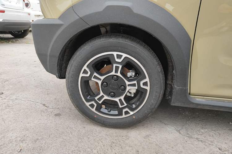 Used Geely Galaxy Panda 2025 210km Panda Rider Left Front Wheel Hub