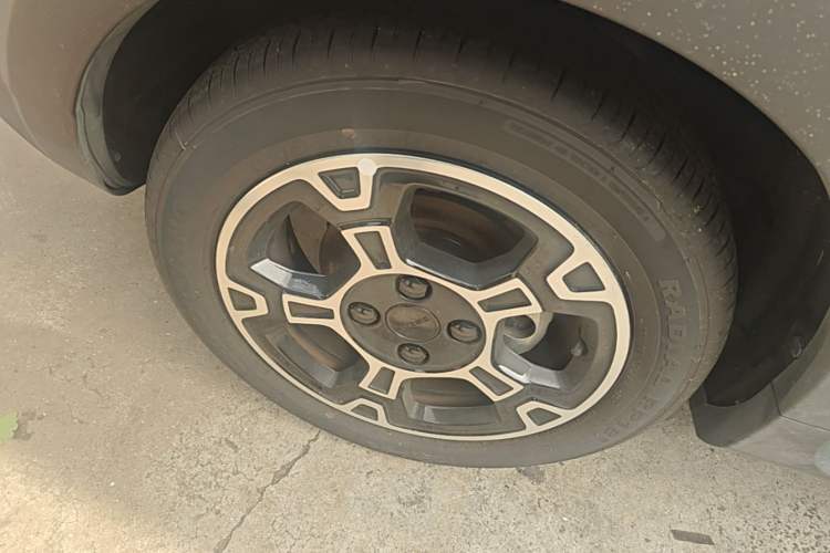 Used Geely Galaxy Panda 2025 210km Panda Rider Left Front Wheel Hub