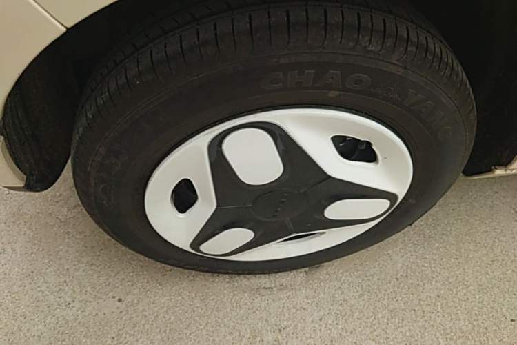 Used Geely Galaxy Panda 2025 210 km – Yuanqi Bear Left Front Wheel Hub