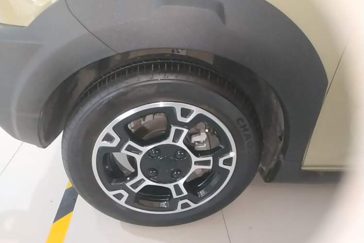 Used Geely Galaxy Panda 2025 210km Panda Rider Left Front Wheel Hub