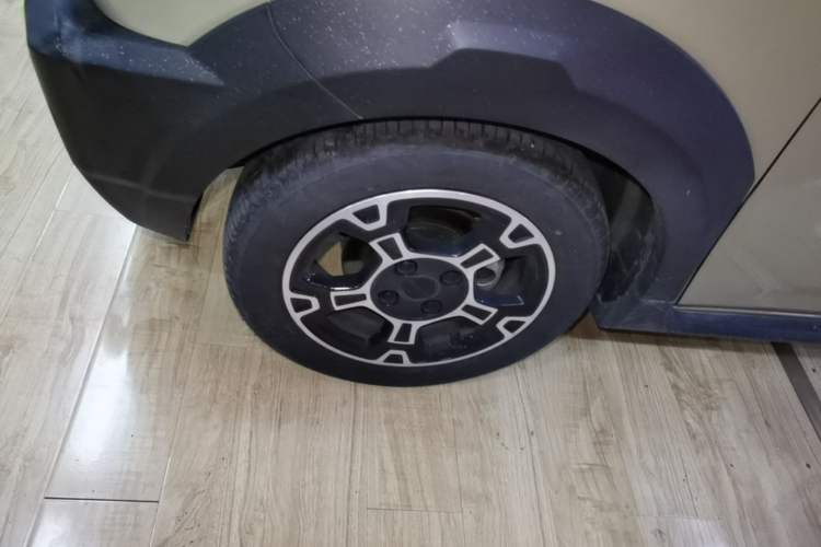 Used Geely Galaxy Panda 2025 210km Panda Rider Left Front Wheel Hub