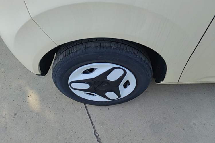 Used Geely Galaxy Panda 2025 210 km – Yuanqi Bear Left Front Wheel Hub