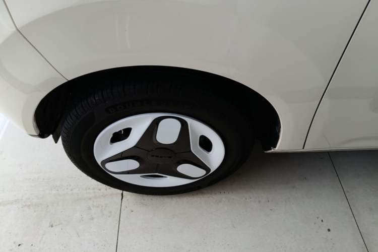 Used Geely Galaxy Panda 2025 210 km – Yuanqi Bear Left Front Wheel Hub