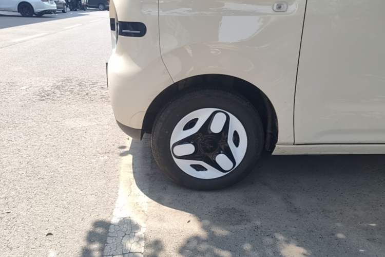 Used Geely Galaxy Panda 2025 210 km – Yuanqi Bear Left Front Wheel Hub