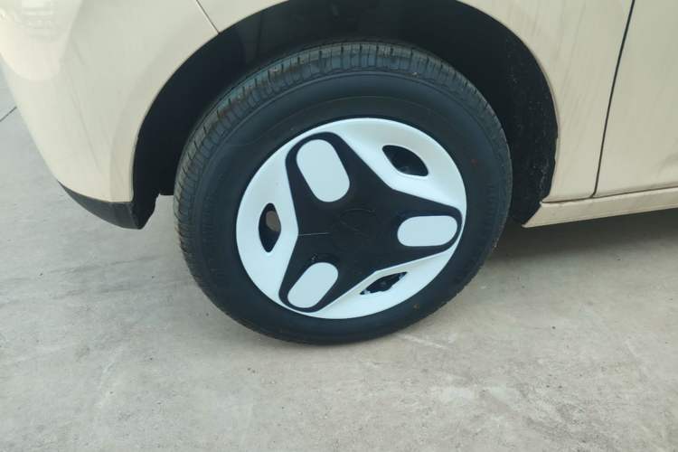 Used Geely Galaxy Panda 2025 210 km – Yuanqi Bear Left Front Wheel Hub