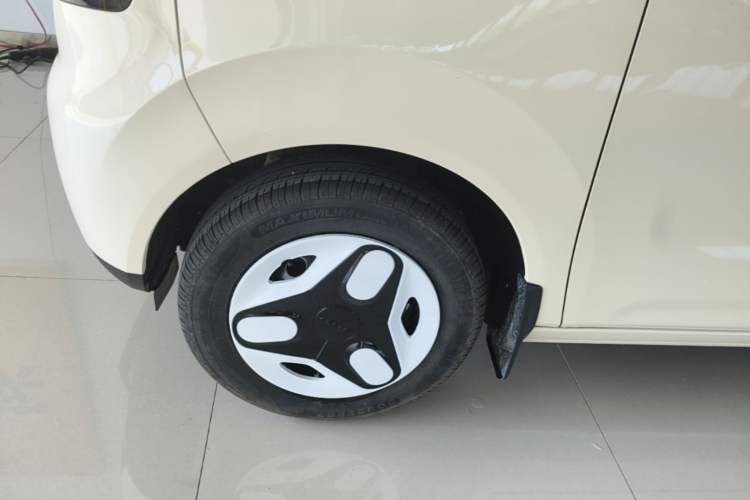 Used Geely Galaxy Panda 2025 210 km – Yuanqi Bear Left Front Wheel Hub