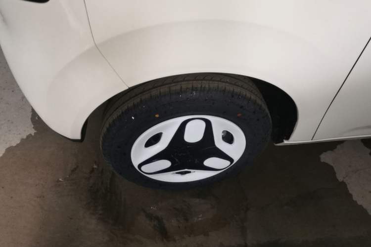 Used Geely Galaxy Panda 2025 210 km – Yuanqi Bear Left Front Wheel Hub