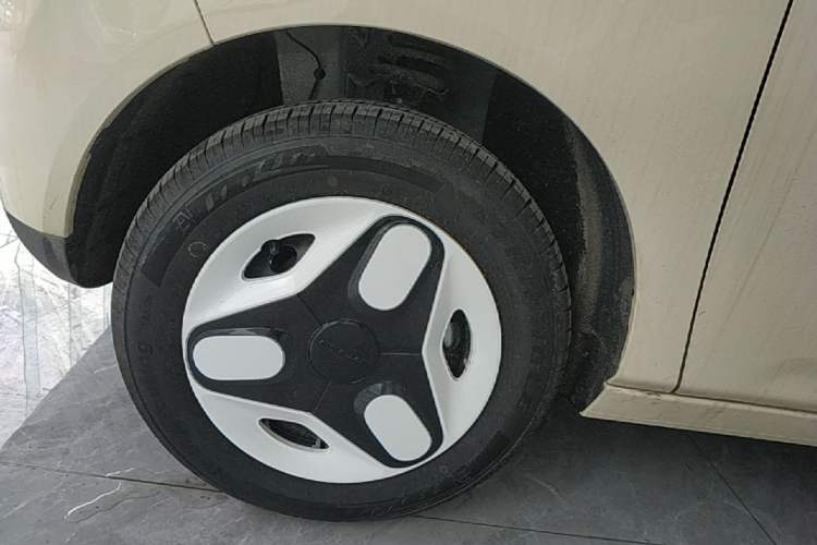 Used Geely Galaxy Panda 2025 210 km – Yuanqi Bear Left Front Wheel Hub