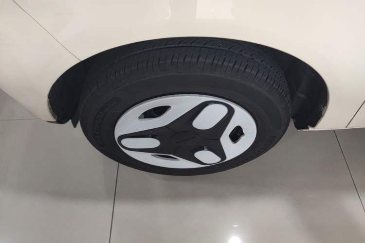 Used Geely Galaxy Panda 2025 210 km – Yuanqi Bear Left Front Wheel Hub