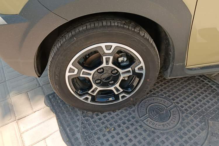 Used Geely Galaxy Panda 2025 210km Panda Rider Left Front Wheel Hub
