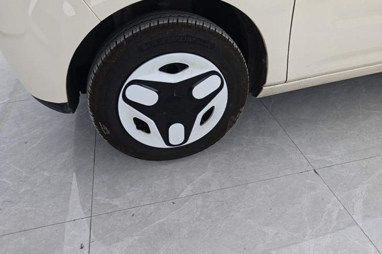 Used Geely Galaxy Panda 2025 210 km – Yuanqi Bear Left Front Wheel Hub