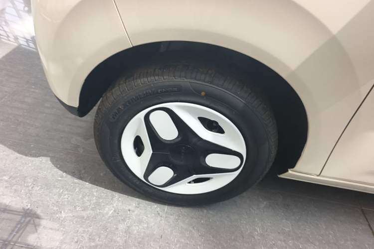 Used Geely Galaxy Panda 2025 210 km – Yuanqi Bear Left Front Wheel Hub
