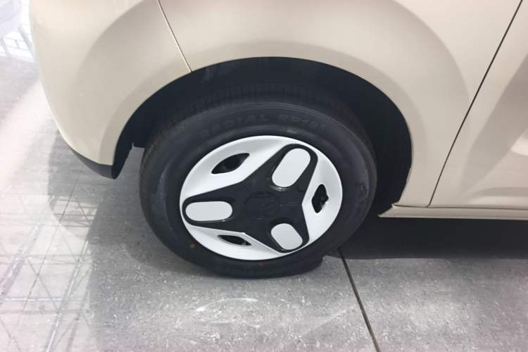 Used Geely Galaxy Panda 2025 210 km – Yuanqi Bear Left Front Wheel Hub