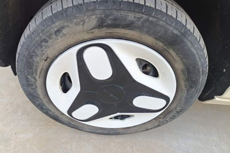 Used Geely Galaxy Panda 2025 210 km – Yuanqi Bear Left Front Wheel Hub