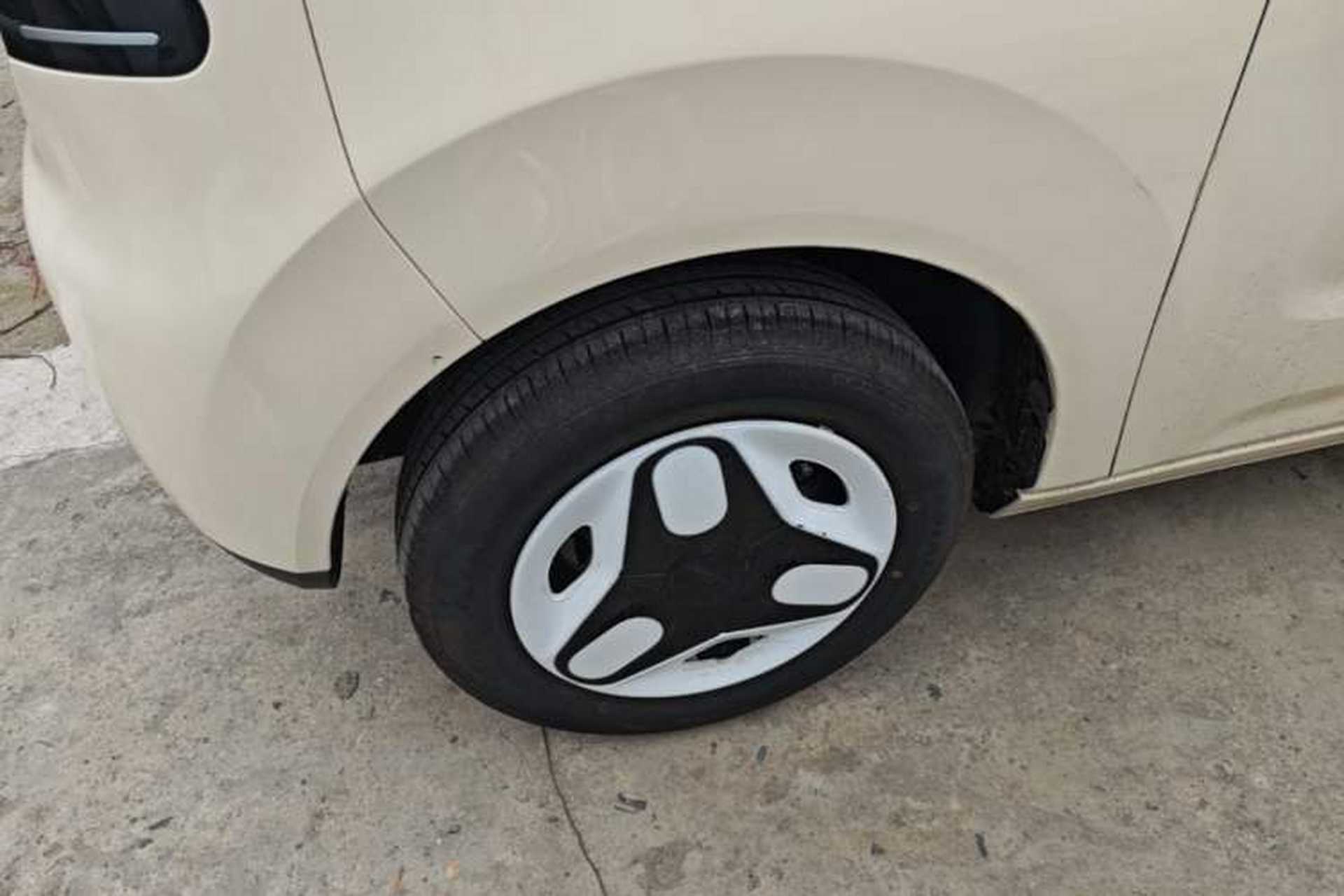 Used Geely Galaxy Panda 2025 210 km – Yuanqi Bear Left Front Wheel Hub