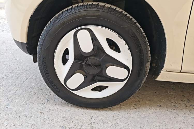Used Geely Galaxy Panda 2025 210 km – Yuanqi Bear Left Front Wheel Hub