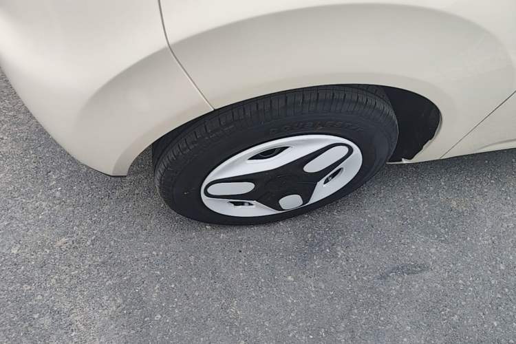 Used Geely Galaxy Panda 2025 210 km – Yuanqi Bear Left Front Wheel Hub